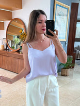 Cargar imagen en el visor de la galería, IZUMI - Blusa lila tirantes
