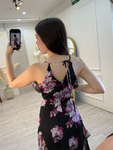 Cargar imagen en el visor de la galería, PALOMA - Maxi vestido negro estampado