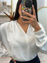 Cargar imagen en el visor de la galería, CHEPINA - Blusa blanca