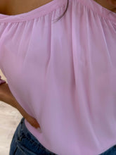 Cargar imagen en el visor de la galería, CARTER - Blusa rosa manga larga