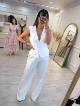 Cargar imagen en el visor de la galería, EGERIA – Set blanco texturizado de chaleco y pantalón