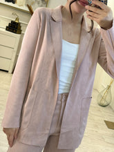 Cargar imagen en el visor de la galería, NOEMÍ – Set cardigan largo y pantalón rosa palo