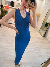 Cargar imagen en el visor de la galería, EVE - Maxi vestido azul sin mangas