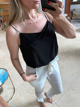 Cargar imagen en el visor de la galería, HERMINIA - Blusa negra tirantes