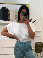 Cargar imagen en el visor de la galería, CLEMENTINA - Blusa blanca