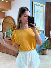 Cargar imagen en el visor de la galería, GIULIA - Blusa amarilla