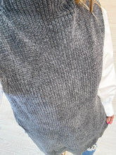 Cargar imagen en el visor de la galería, ELOISA - Blusa chaleco tejido. Gris Oxford