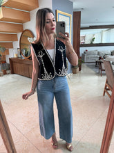 Cargar imagen en el visor de la galería, CASILDA - Chaleco negro