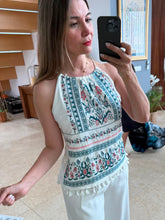 Cargar imagen en el visor de la galería, ADELA -  Blusa blanca estampada