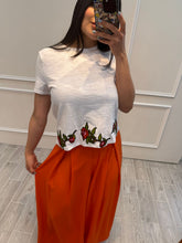 Cargar imagen en el visor de la galería, IANTHE - Blusa con detalle floral