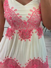 Cargar imagen en el visor de la galería, MABEL - Maxi vestido blanco con salmón
