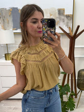 Cargar imagen en el visor de la galería, JESSE - Blusa mostaza