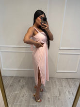 Cargar imagen en el visor de la galería, YULISSA - Vestido midi rosa