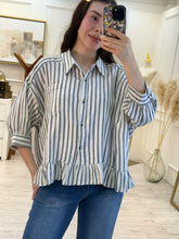 Cargar imagen en el visor de la galería, LOVE - Blusa azul rayas