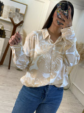 Cargar imagen en el visor de la galería, ISADORA - Camisa estampado khaki con blanco