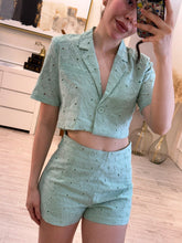 Cargar imagen en el visor de la galería, GABRIELLE - Set blusa y short verde claro