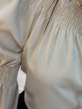 Cargar imagen en el visor de la galería, MILADY - Blusa beige