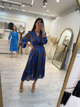 Cargar imagen en el visor de la galería, LETO – Maxi vestido azul rey y café de manga larga