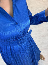 Cargar imagen en el visor de la galería, DANIRA - Vestido midi azul animal print