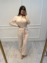 Cargar imagen en el visor de la galería, GRECIA - Set blusa y pantalón arena