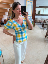 Cargar imagen en el visor de la galería, CLOVER - Blusa cuadros amarilla con azul