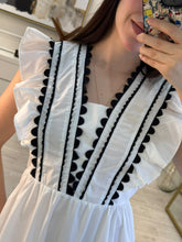 Cargar imagen en el visor de la galería, CITLALI - Maxi vestido blanco detalles negros