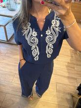 Cargar imagen en el visor de la galería, LARA - Set pantalón y blusa azul marino