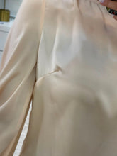 Cargar imagen en el visor de la galería, ISIDORA - Blusa nude manga larga