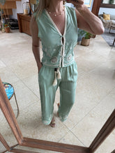 Cargar imagen en el visor de la galería, HOLANDA - Set blusa y pantalón verde claro
