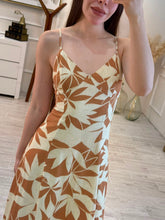 Cargar imagen en el visor de la galería, JAELYN - Maxi vestido khaki con blanco