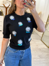 Cargar imagen en el visor de la galería, ARIADNA - blusa con aplicación de bordado.