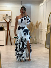 Cargar imagen en el visor de la galería, KILLIAN - Maxi vestido blanco asimetrico estampado