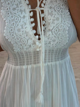 Cargar imagen en el visor de la galería, ARIADNA - Maxi vestido blanco flecos