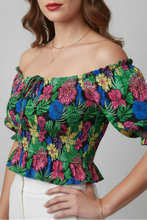 Cargar imagen en el visor de la galería, ESMERALDA - blusa campesina con elástico y estampado floral multicolor.