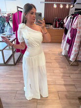 Cargar imagen en el visor de la galería, GAIA - Maxi vestido blanco asimétrico