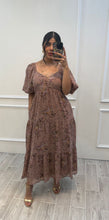 Cargar imagen en el visor de la galería, JENNIE - Maxi vestido estampado café