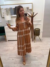 Cargar imagen en el visor de la galería, ANABELLA - Maxi vestido café cuadros