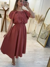 Cargar imagen en el visor de la galería, LAURA - Vestido midi ladrillo