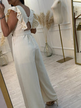 Cargar imagen en el visor de la galería, VIOLETA – Palazzo beige con olanes y cinturón