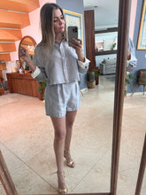 Cargar imagen en el visor de la galería, ELOWEN - Set blusa y short rayas azul