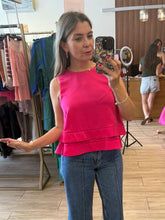 Cargar imagen en el visor de la galería, LILLIAN - Blusa fucsia sin mangas