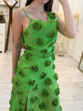 Cargar imagen en el visor de la galería, NORMANDY - Vestido verde apliques flores