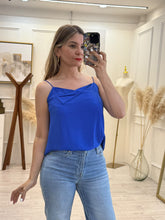 Cargar imagen en el visor de la galería, REBECA – Blusa azul rey de tirantes con escote drapeado