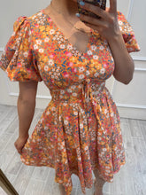 Cargar imagen en el visor de la galería, LETICIA - Vestido corto naranja estampado