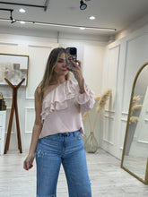 Cargar imagen en el visor de la galería, LEGACY - Blusa nude asimetrica