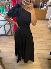 Cargar imagen en el visor de la galería, GAIA - Maxi vestido negro asimétrico