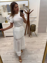 Cargar imagen en el visor de la galería, RAQUENEL - Blusa blanca