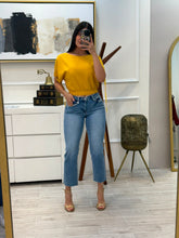 Cargar imagen en el visor de la galería, AIDA - Blusa mostaza