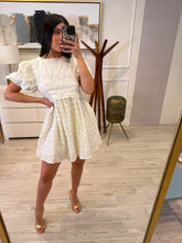 Cargar imagen en el visor de la galería, MONETTE - Vestido corto avena