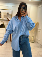 Cargar imagen en el visor de la galería, AMADINE - Camisa azul manga larga